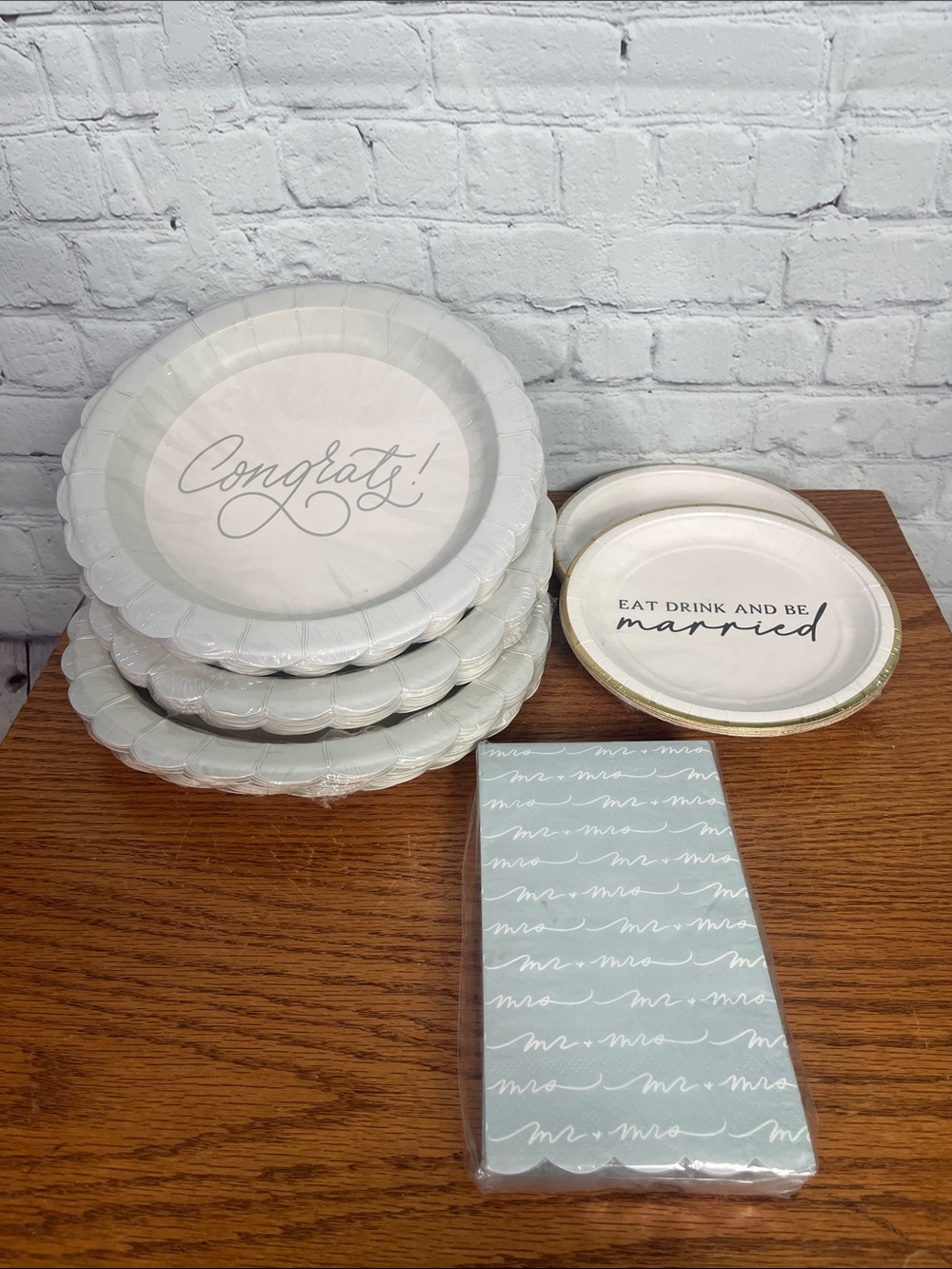 Wedding Plates & Napkins Gray & White, gold & white dessert
